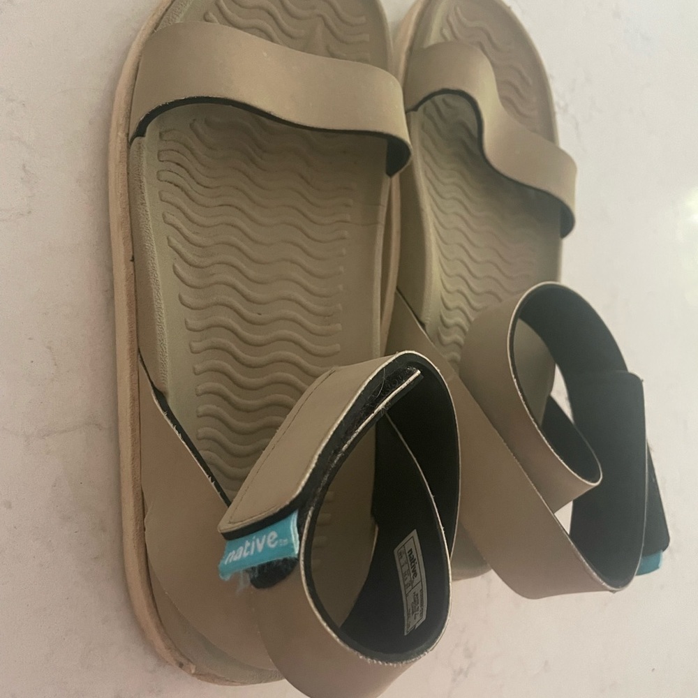 NATIVES size 6 woman’s